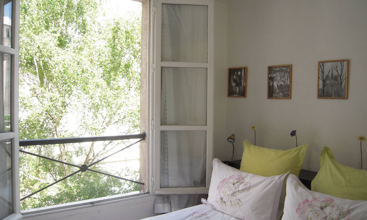 4th Arrondissement Apartment | QUIET NEST FOR LOVERS IN THE HEART OF PARIS!
