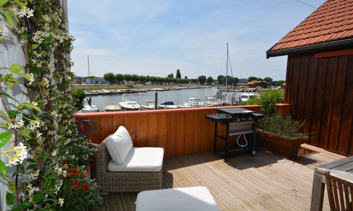 La Teste-de-Buch House | REFURBISHED FISHING HUT ON THE PORT