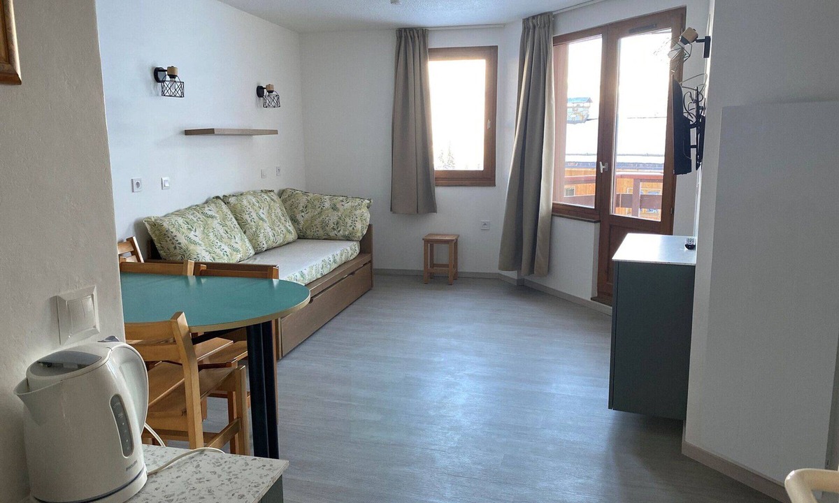 La Perriere Apartment | Renovated apartment in the heart of the resort for skiers, parking, pets allowed