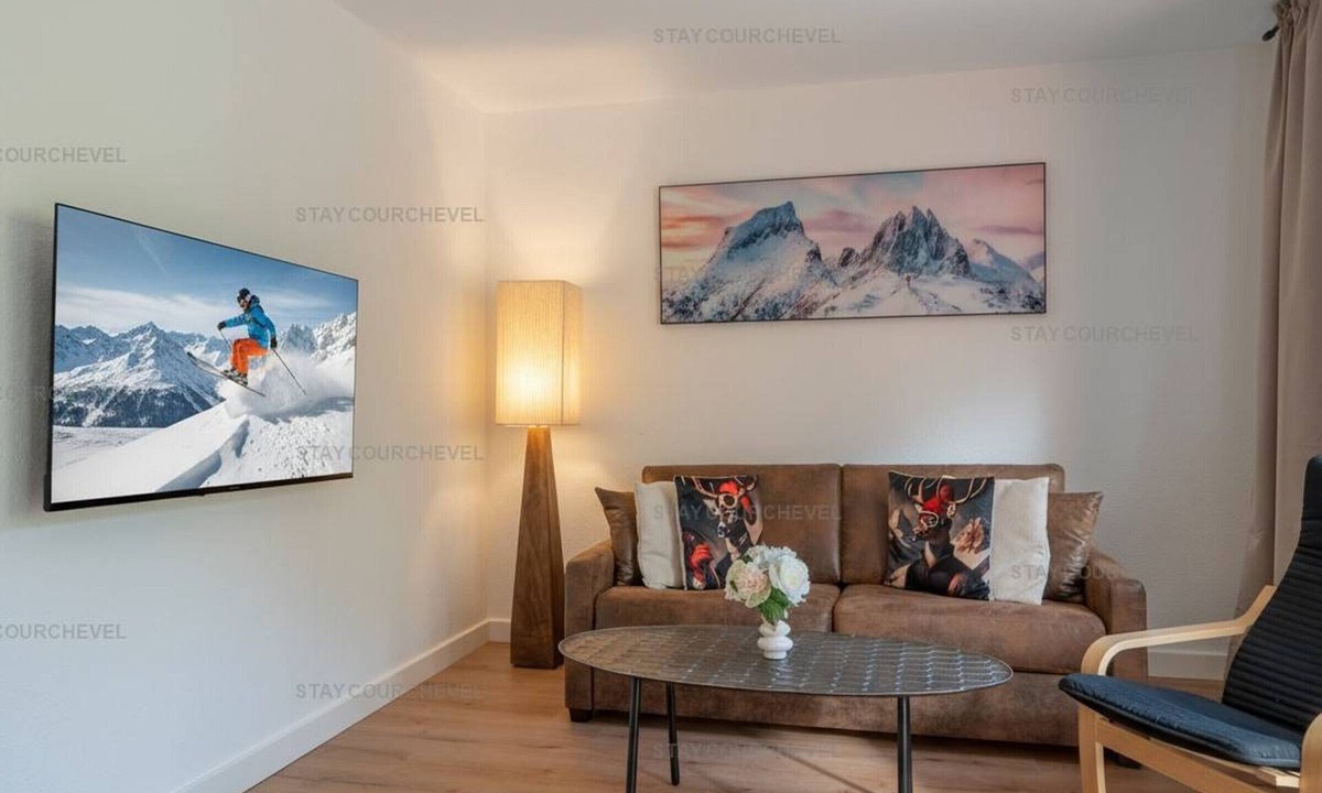 La Perriere Apartment | Renovated ski-in apartment with parking included