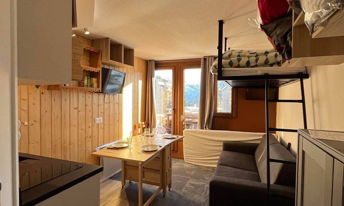 Avoriaz Apartment | Renovated studio in Avoriaz center, 3-4 ppl, south-facing balcony