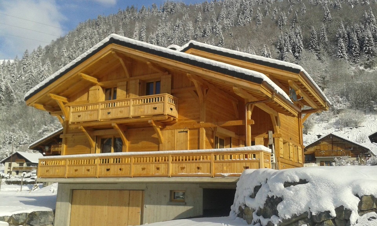 Montriond Ski Chalet | Riders Refuge's 5 bedroom Chalet Private Outdoor Hot Tub