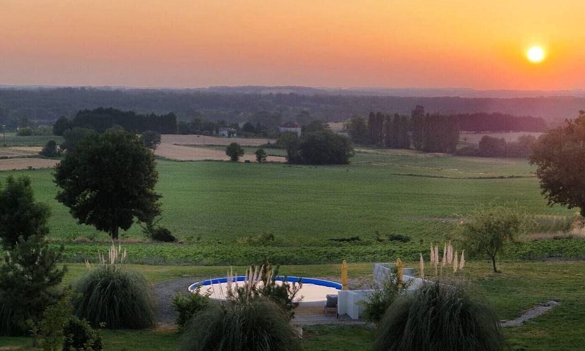 Douzains House | Romantic Gîte Cezanne with Jacuzzi, Two Terraces and Sunset Views in Lot-et-Garonne