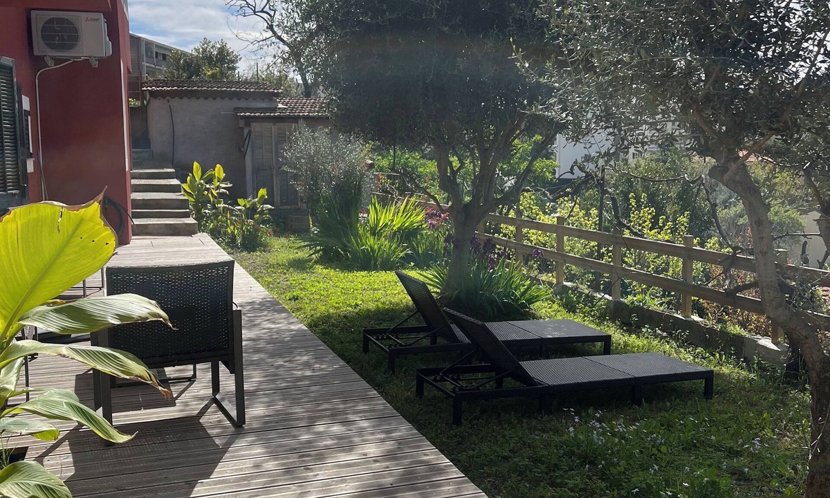 Riquier House | Self-contained apartment in townhouse with terrace & private garden