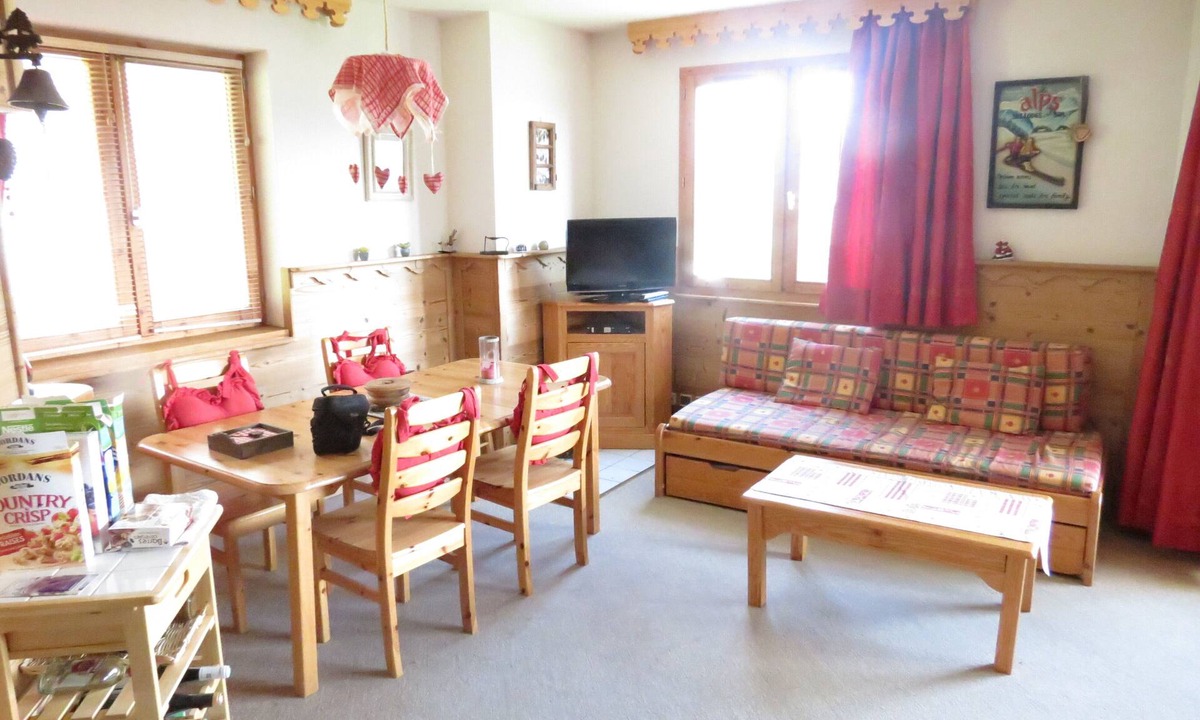 La Perriere Apartment | Ski apartment in La Tania, great views, sauna, close to Col de Loze summit