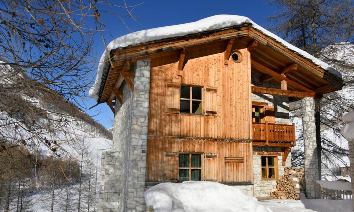 Val-d'Isere Ski Chalet | Ski-in/ski-out access, space, peace and comfort 16 berths