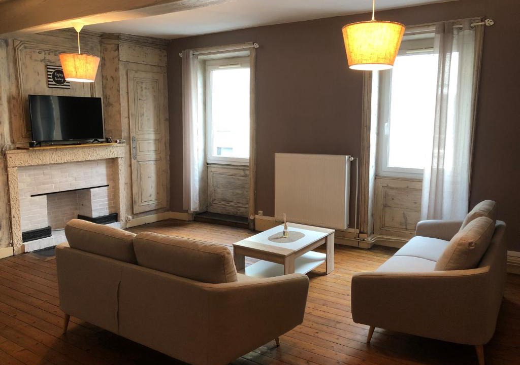 Lagnieu Apartment | Spacieux appartement 2/6 pers 110m² proche CNPE