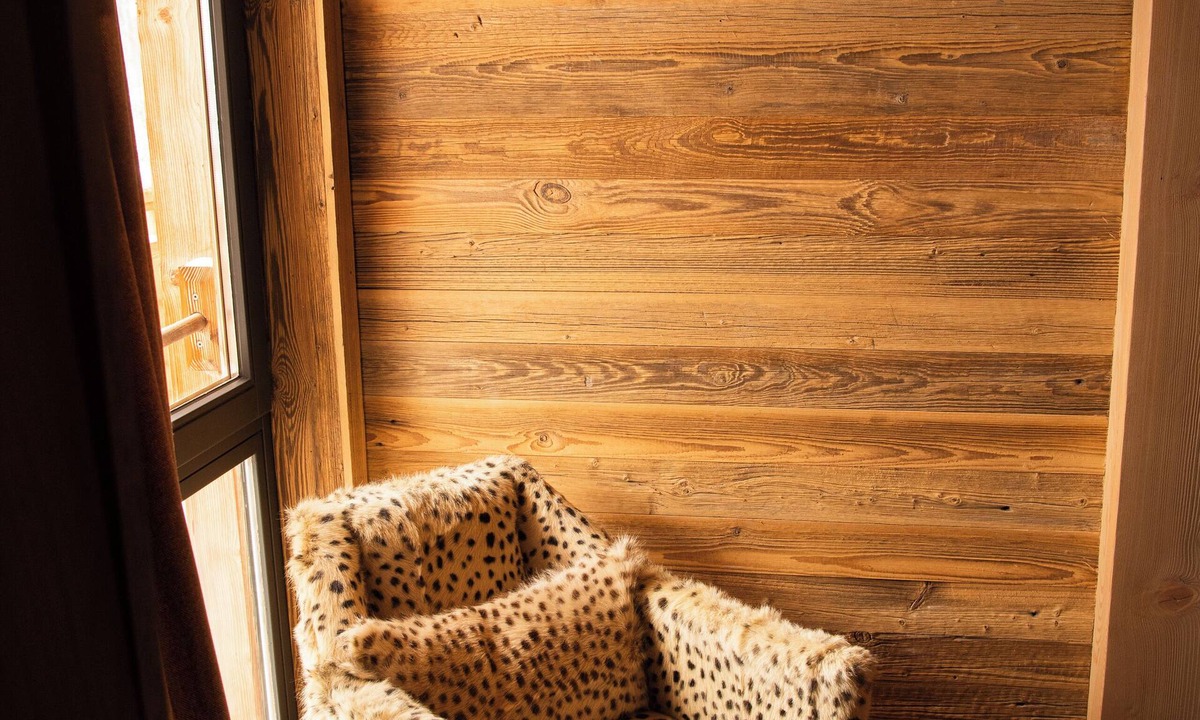 Chamonix-Mont-Blanc Ski Chalet | Spacious Alpine Haven | Edge of Beginner Slopes | Flexible Duration | up to 16pp