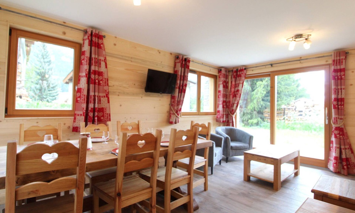 Lanslevillard Apartment | Spacious 3-Bedroom Apartment for 8 in Val Cenis near Ski Lift