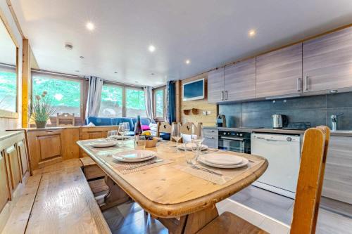 Val-Thorens Apartment | Spacious Ski-In Out apartment with Mountain Views