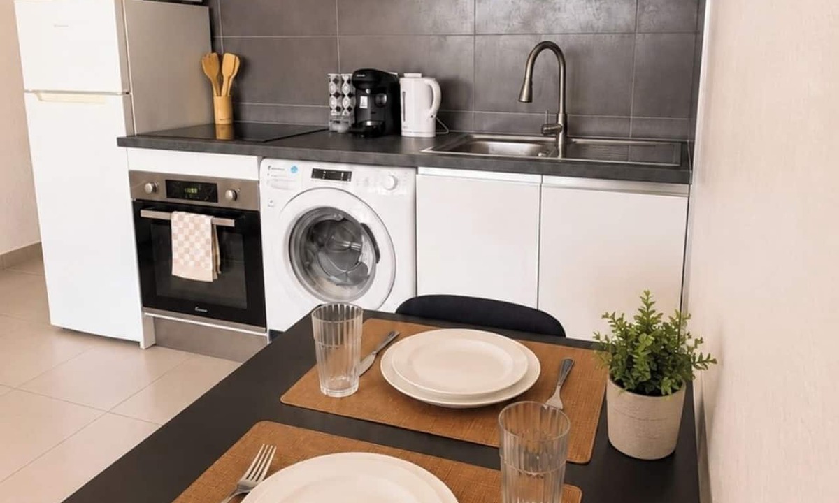 Dardilly Apartment | Spacious studio apartment near Porte de Lyon in the TECHLID area + parking, Wi-Fi