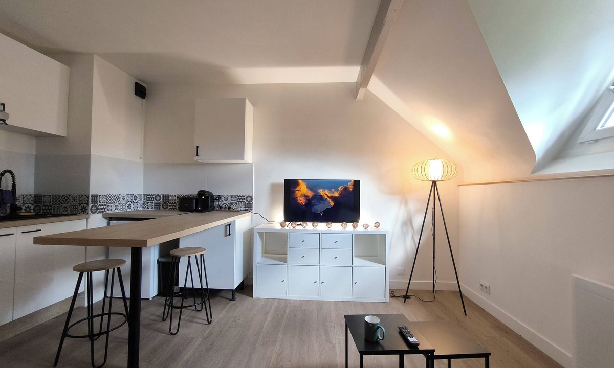 Bretigny-sur-Orge Apartment | Studio 2 minutes from the station, ideal for business trips