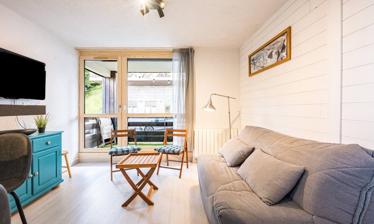 Peisey-Nancroix Apartment | Studio Apartment 'Skis Aux Pieds' with Mountain View, Balcony and Wi-Fi