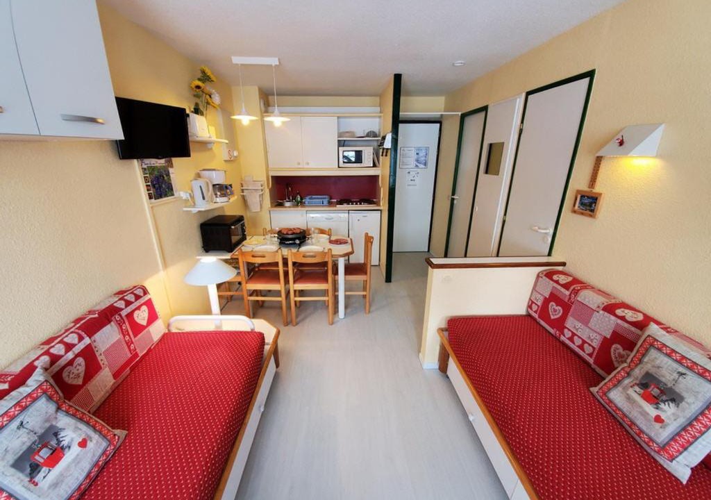 Bellentre Apartment | Studio cabine cosy avec balcon, bien équipé, accès rapide aux pistes et commerces – Montchavin Les Coches - FR-1-329-10