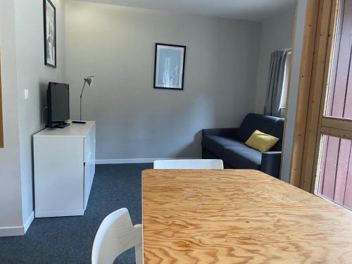 Arc-1800 Apartment | Studio cabine rénové calme avec balcon et wifi, parking inclus - FR-1-346-345