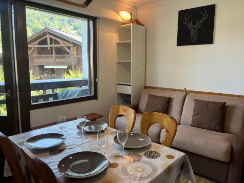 Samoens Apartment | Studio chaleureux avec balcon au centre de Samoëns - FR-1-624-83