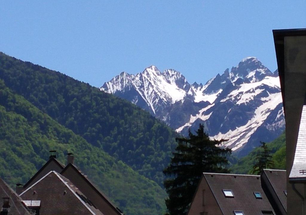 Bagneres-de-Luchon Apartment | Studio ETIGNY