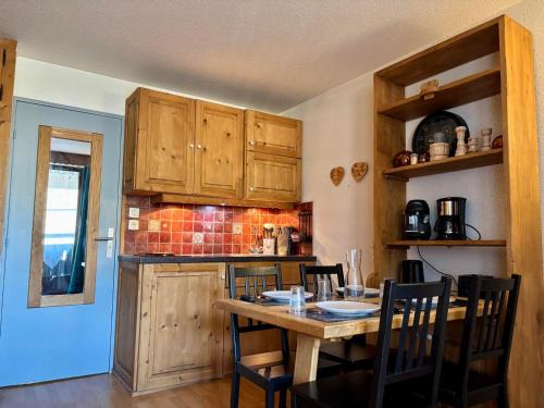 Samoens Apartment | Studio rénové au centre avec balcon et parking - FR-1-624-106