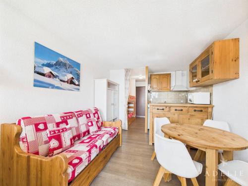 La Rosiere Apartment | Studio rénové, style montagne, pied des pistes, balcon exposé sud, pour 4 personnes à La Rosière - FR-1-398-557