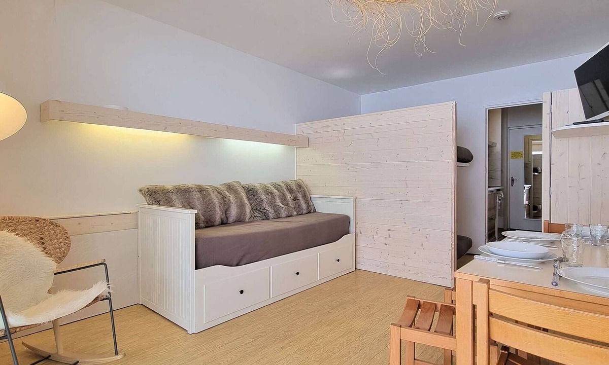 Saint-Etienne-en-Devoluy Apartment | Studio with Mountain and Slope Views, Near Lift, Sleeps 4, Free WiFi, Parking