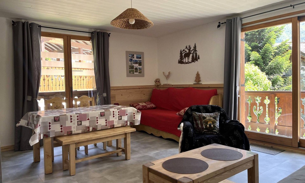 Pralognan-la-Vanoise Apartment | Sunny 2-room charm, south balcony, parking, close to slopes