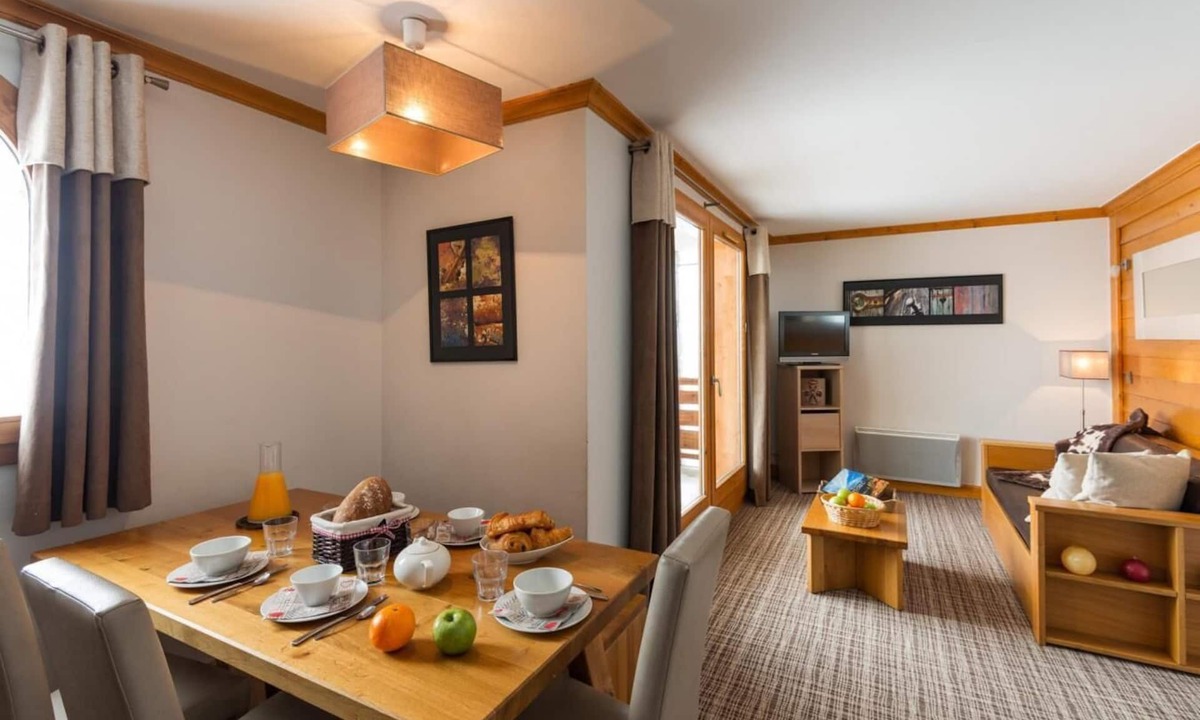 La Toussuire Apartment | Swimming pool, sauna, hammam, terrace, balcony, tv, ski locker, 41-49m², La Toussuire