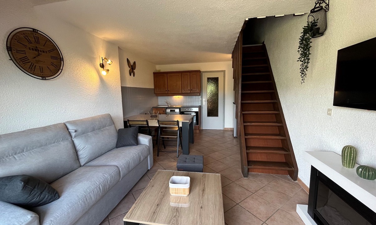Correncon-en-Vercors Apartment | T2 Apartment in Quiet Area Near Slopes, Corrençon-en-Vercors