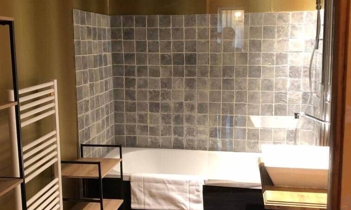 Montanges House | The Adonai Room - Triple Room