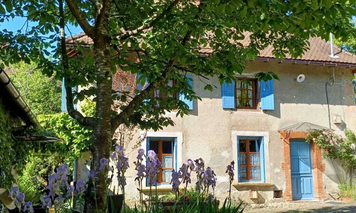 Pressins House | The Berger-By Farm and its two outbuildings, in the heart of the Two Lakes region