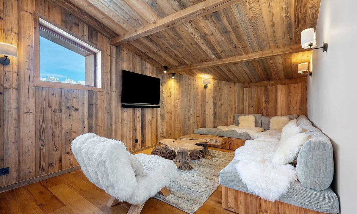 Tignes Apartment | Tignes Le Lac – Ski-In/Ski-Out Duplex with Chalet Ambience