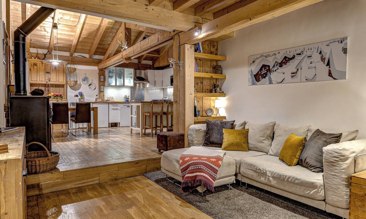 Les Bossons Ski Chalet | Tiki Lodge Chamonix, 3 bedroom family friendly chalet with jacuzzi & sauna.