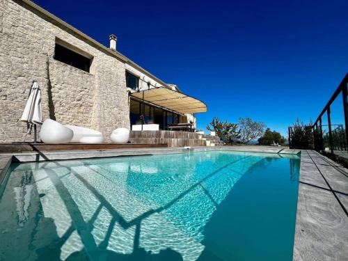 Sampzon Villa | Villa d'Exception avec Vue Panoramique et Piscine Chauffée