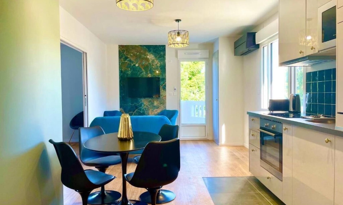 Aubenas Hotel | Villa Elisa. M