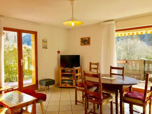 Villard-de-Lans Apartment | Villard-de-Lans : Apt 3 pièces, Terrasse, Animaux OK, Parking, WiFi - FR-1-515-135