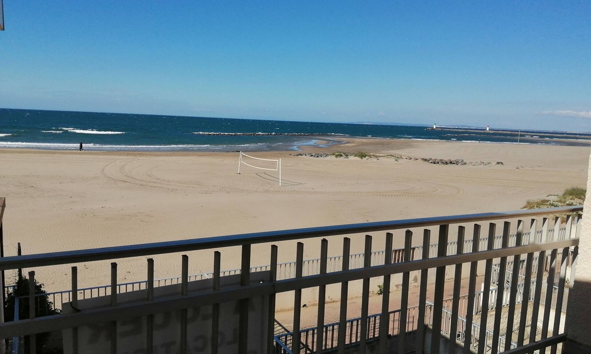 Le Grau-dʼAgde Apartment | Waterfront residence