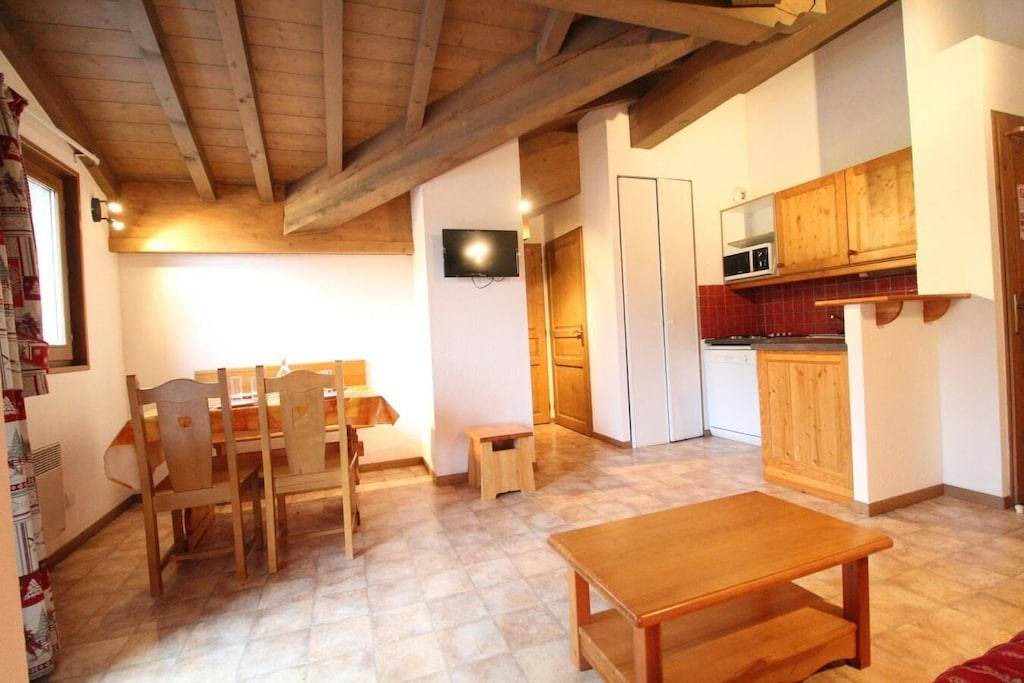 Val Cenis Apartment | Wifi, 10m from ski slopes, 4th floor, balcony, parking, tv, ski locker, 33m², Val Cenis