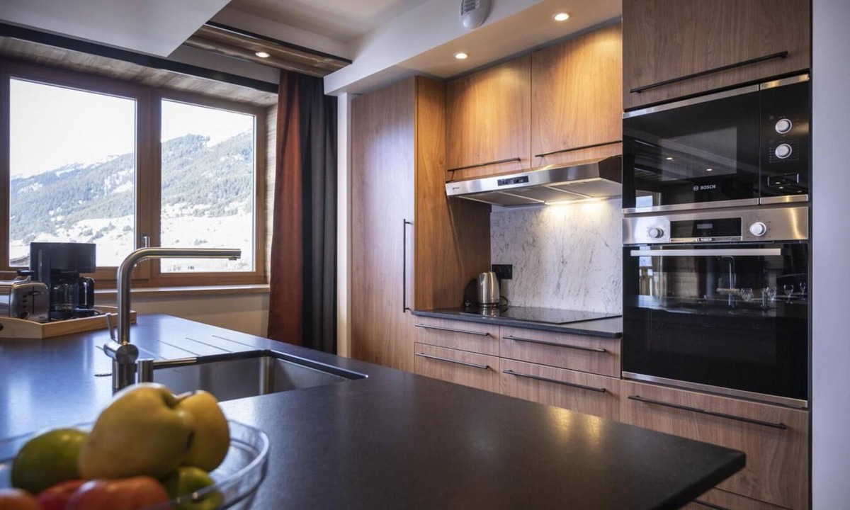 Lanslevillard Apartment | Wifi, 150m from resort center, fitness, swimming pool, sauna, hammam, balcony, fireplace or stove