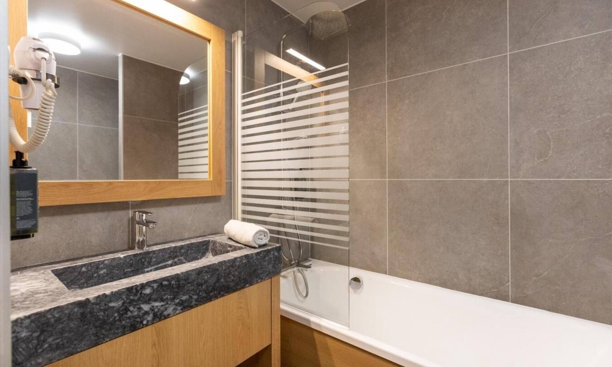 Belle Plagne Apartment | Wifi, 200m from resort center, fitness, swimming pool, sauna, balcony, fireplace or stove, tv