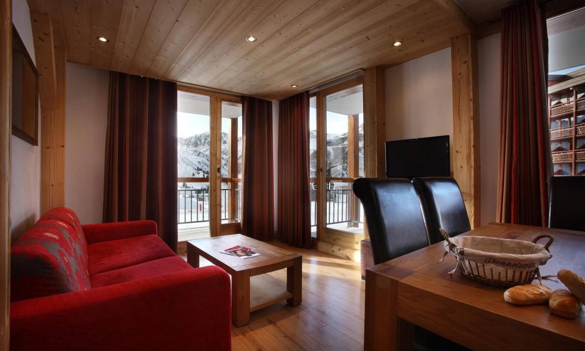 Arc-2000 Apartment | Wifi, 50m from resort center, fitness, swimming pool, sauna, hammam, balcony, tv, ski locker, 45m²