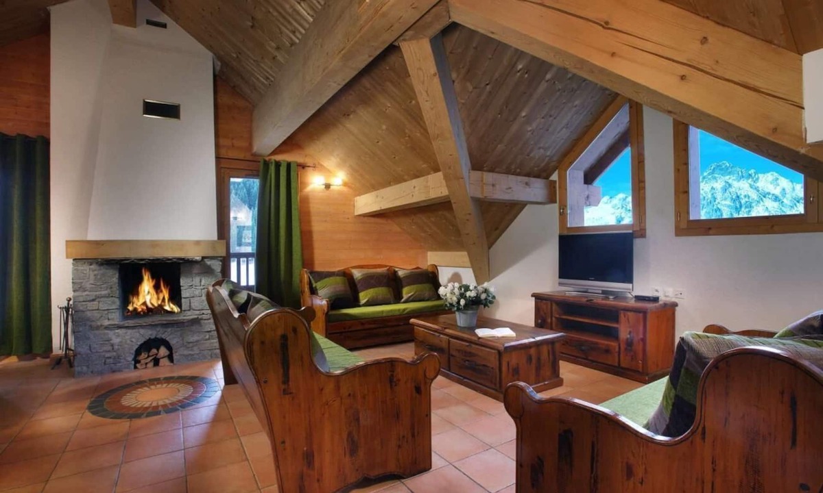 Oz-en-Oisans Apartment | Wifi, 50m from resort center, fitness, swimming pool, sauna, hammam, balcony, tv, ski locker, 65m²