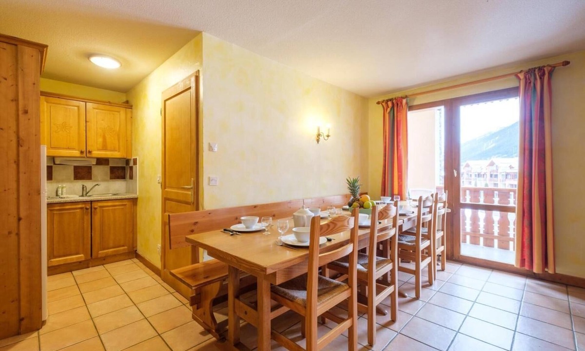 Lanslevillard Apartment | Wifi, 50m from shops, fitness, sauna, balcony, tv, ski locker, 72m², Val Cenis