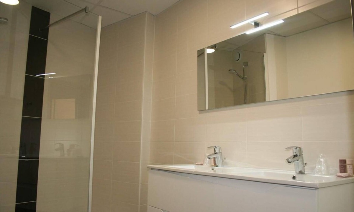 Pralognan-la-Vanoise Hotel | Wifi, swimming pool, sauna, tv, 45m², Pralognan-la-Vanoise