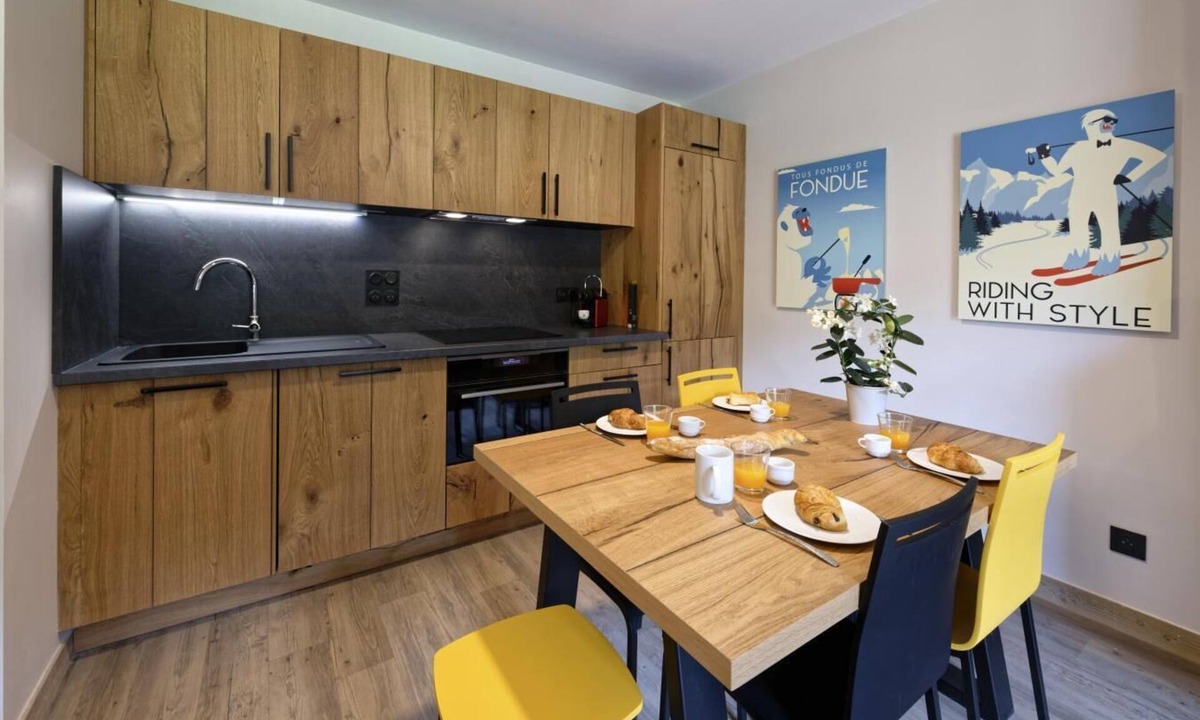 Samoens Apartment | Wifi, swimming pool, terrace, balcony, tv, ski locker, 33m², Samoëns