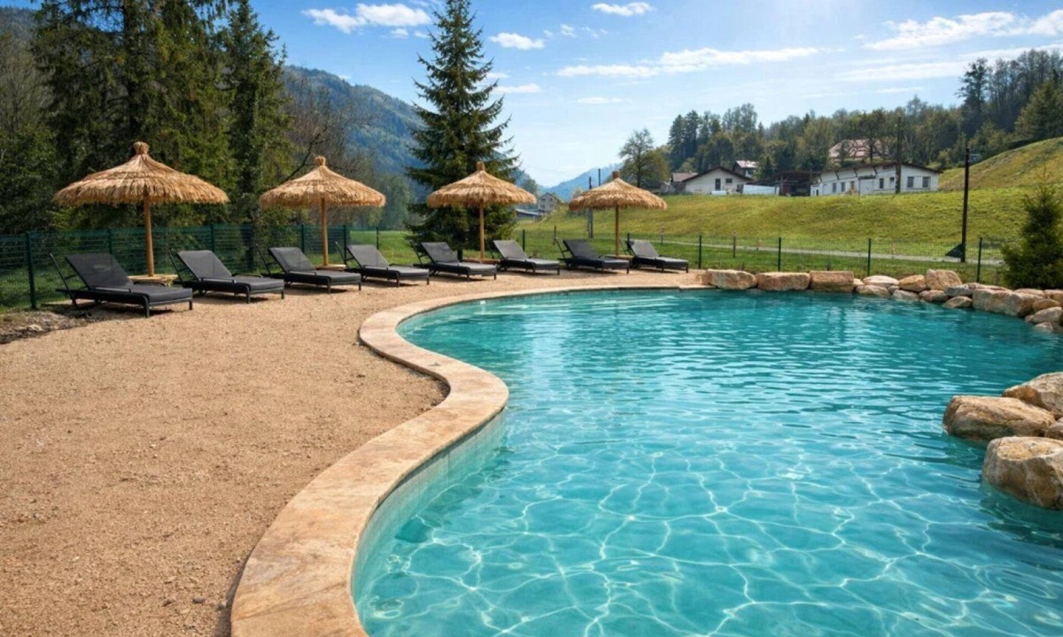 Chezery Forens Ski Chalet | ZEcamping 3 étoiles toboggans animaux acceptés chalet TV BBQ 35m2