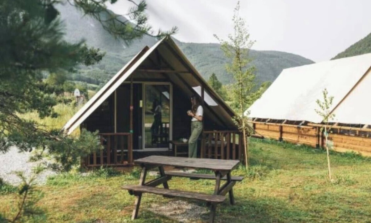 Chezery Forens Cabin | ZEcamping 3 étoiles toboggans animaux acceptés locatif 20m2 4 pers
