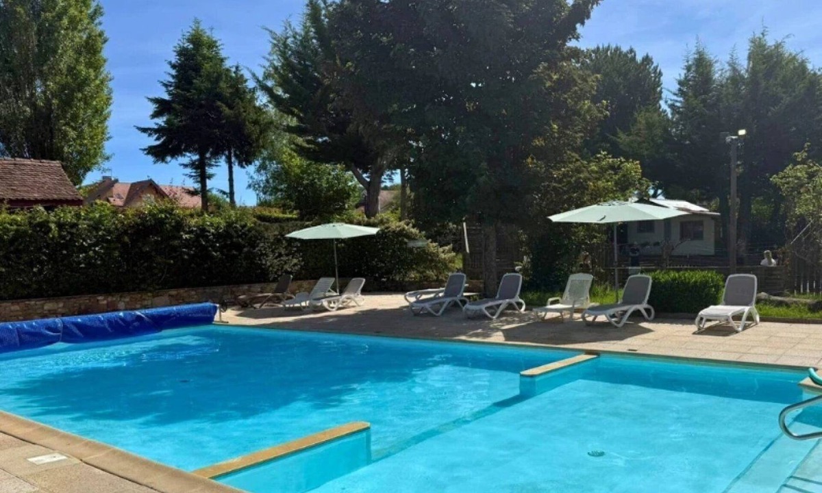Messery House | ZEcamping 3* piscine locatif TV BBQ clim 29m2 4 pers