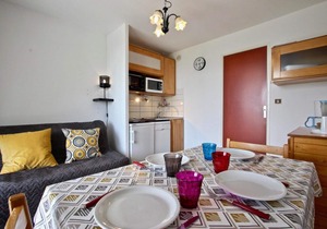 2nd floor, balcony, tv, ski locker, 21m², Chamrousse