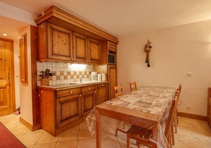 Apartment for 7, ski-in/ski-out, balcony