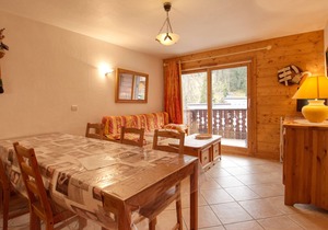 Apartment for 7, ski-in/ski-out, balcony