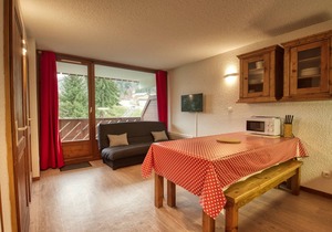 Cozy apartment for 6 near playground